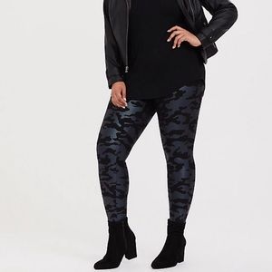 Torrid Size 3 Metallic camo knit leggings